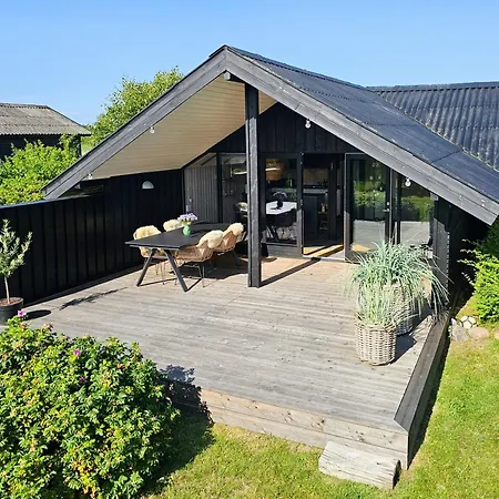 House In Nature By The Water At Lango * Munkebo