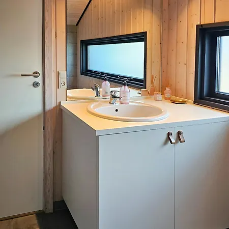 House In Nature By The Water At Lango Tatil Evi Munkebo