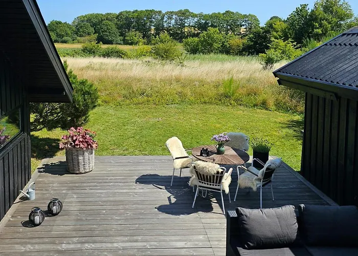 Hébergement de vacances House In Nature By The Water At Lango *