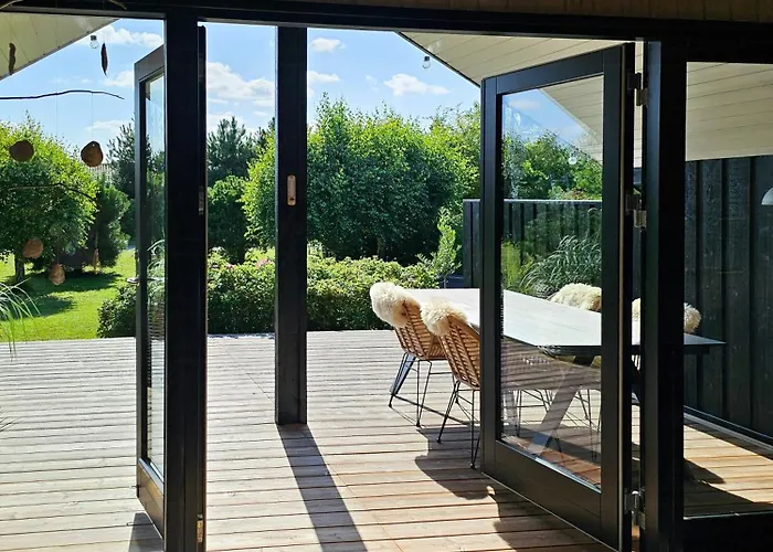 Hébergement de vacances House In Nature By The Water At Lango *